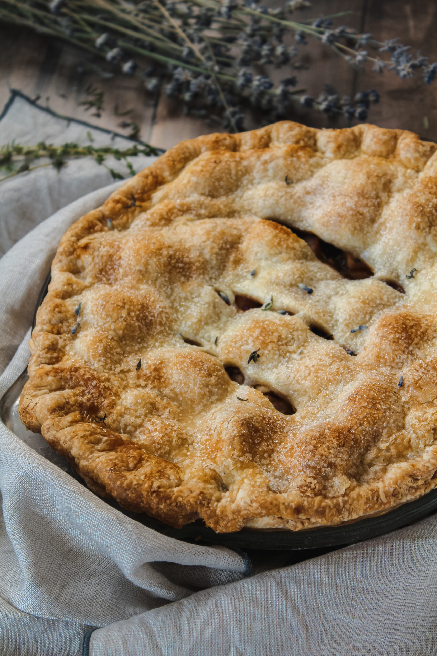 picture of an apple blackberry pie